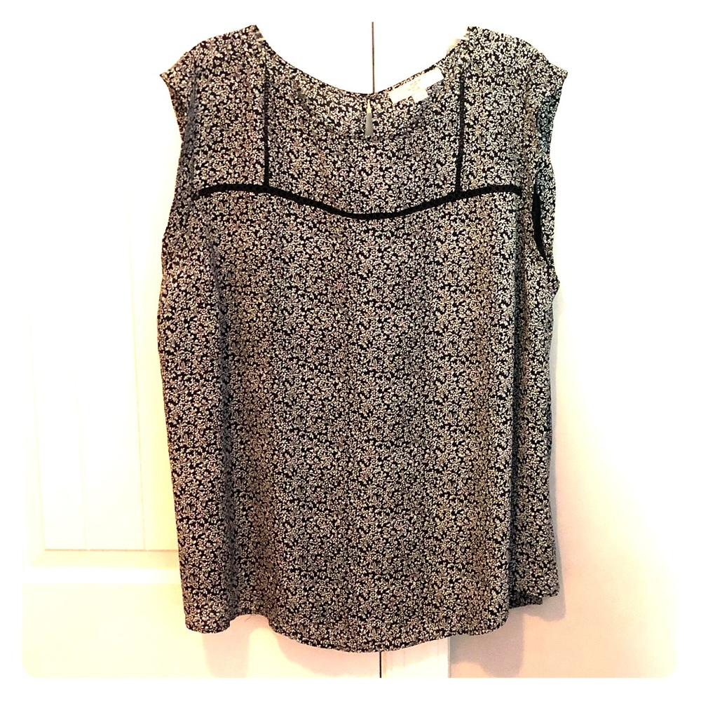 LOFT Black & White Floral Top 20/22